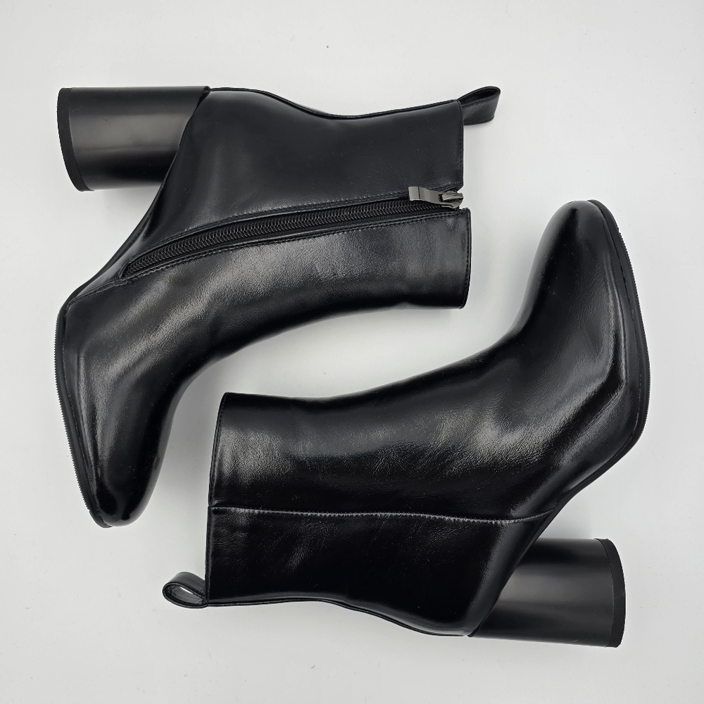 Like-new WetKiss Black Patent Block Heel Round Toe Ankle Booties, Women's Size 6 - Picture 13 of 16